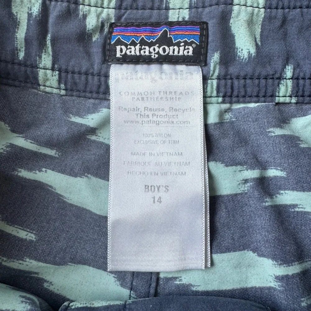 Patagonia Boys‎ Wavefarer Boardshorts Size 14 Gray Green Print Surf Swim Trunks